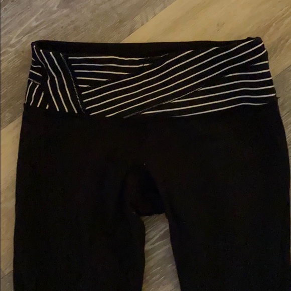 Black lululemon reversible leggings - Picture 6 of 7